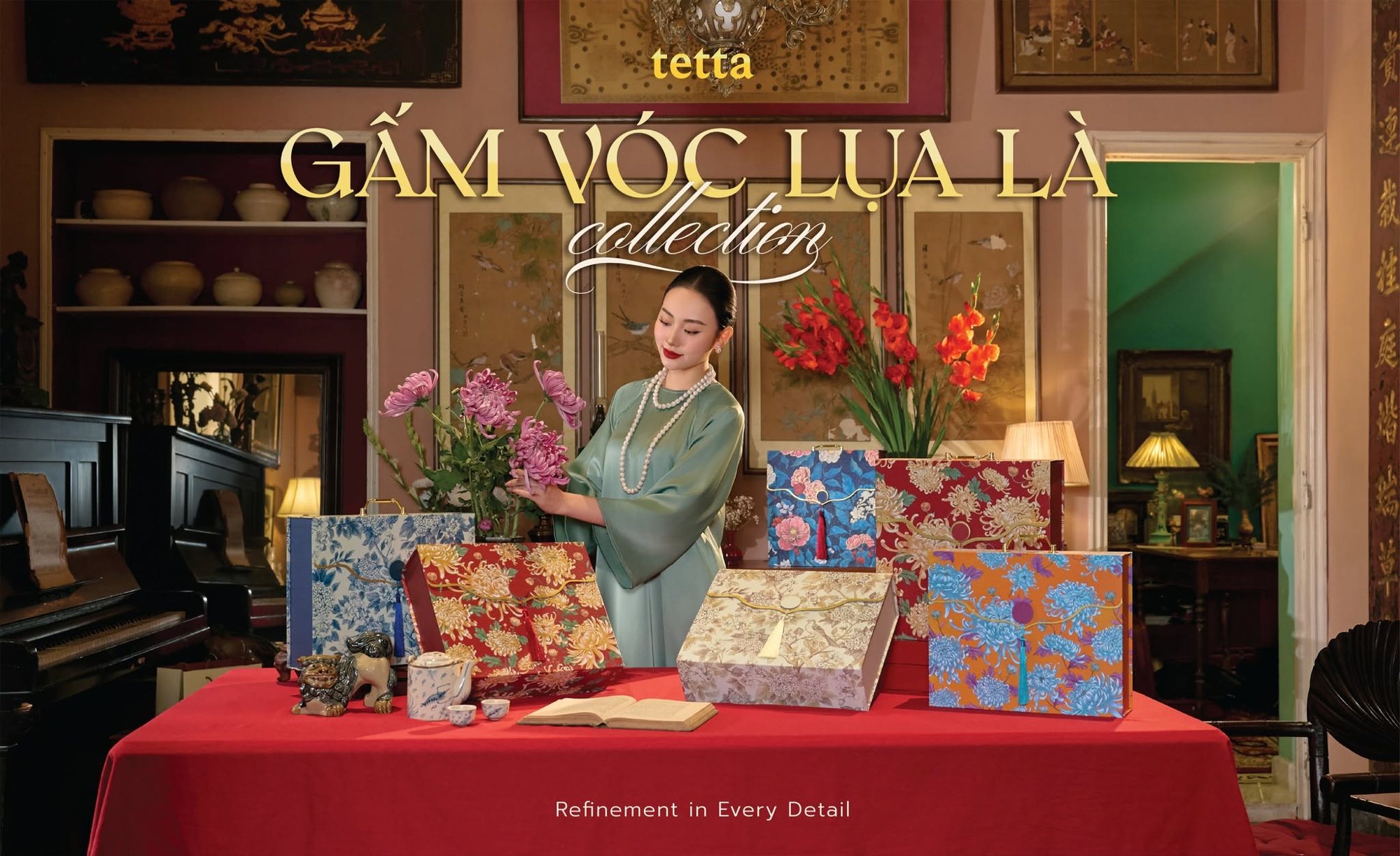 Bộ sưu tập hộp quà Tết Gấm Vóc Lụa Là của Tetta trên bàn phủ khăn đỏ