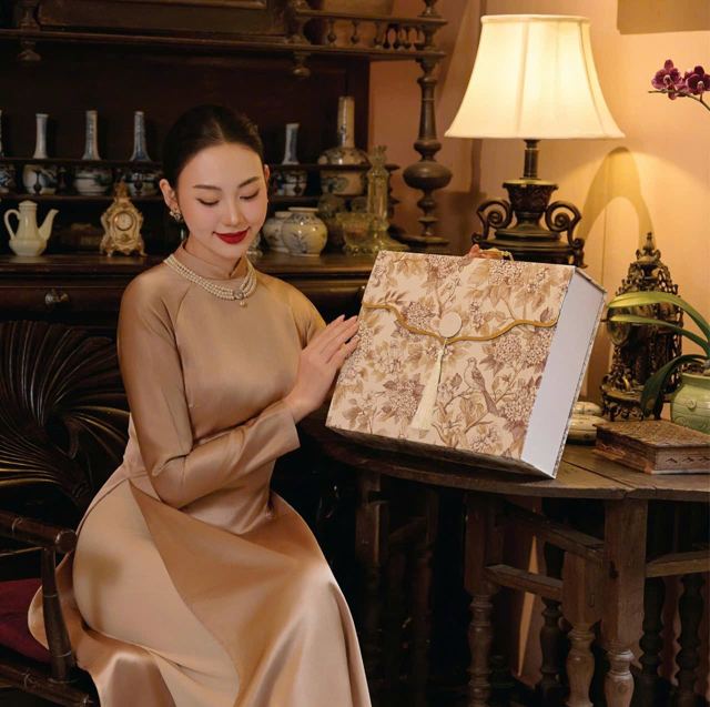 Hộp quà Tết Hoàng Tước 29 thuộc bộ sưu tập Gấm Vóc Lụa Là của Tetta, ảnh 4