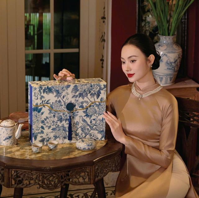 Hộp quà Tết Thanh Tước 29 thuộc bộ sưu tập Gấm Vóc Lụa Là của Tetta, ảnh 2